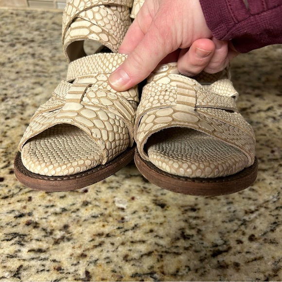 Freebird Claw Sandal Block Heel in White Snake Size 6 - Picture 11 of 13